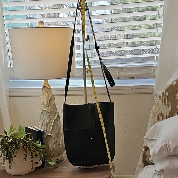 Black Leather Shoulder Bag From MAGNOLIA MARKET - Picture 5 of 8